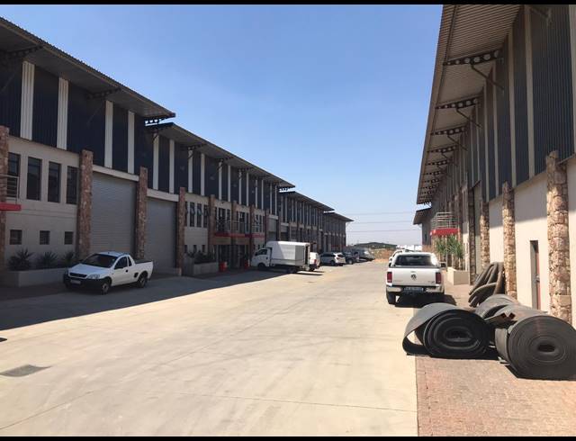 350M² WAREHOUSE TO LET IN CLEVELAND